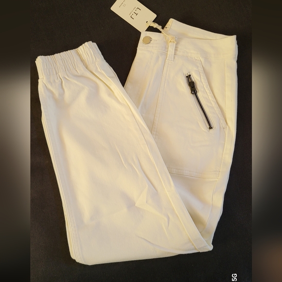 L.T.J. Jogger Style Jean Optic White NWT. SZ. M - Picture 4 of 8
